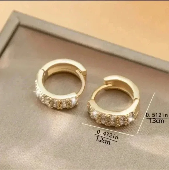 Exquisite Cubic Zirconia Hoop Huggie Earrings 14K Gold Plated Glitter. NWT - Picture 4 of 7